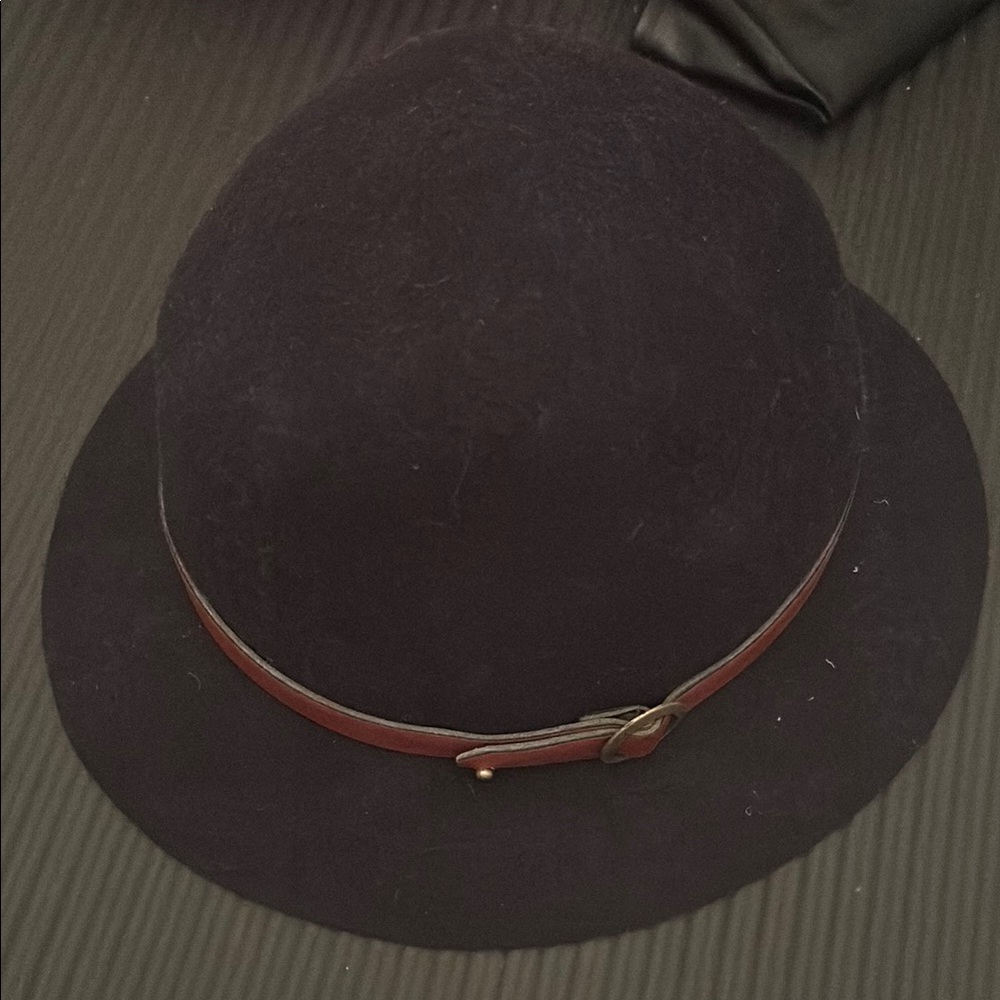 Eugenia Kim 100% wool hat - black with brown trim belt